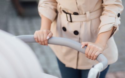 I benefici del Babywearing: i motivi per dimenticarsi carrozzina e passeggino